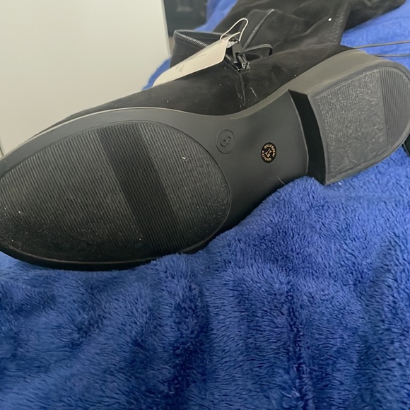 Over the knee boots! - Picture 4 of 4